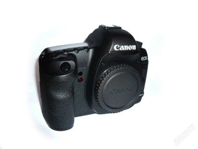 Лот: 2332792. Фото: 1. Canon EOS 5D Mark II body с батарейным... Цифровые зеркальные