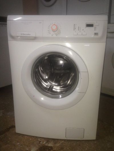 Лот: 12627983. Фото: 1. Стиральная машинка б/у Electrolux... Стиральные машины