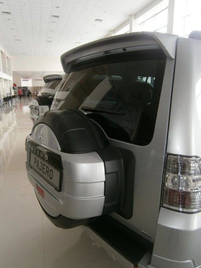 Лот: 15677418. Фото: 1. Mitsubishi Pajero IV Бокс запасного... Детали тюнинга