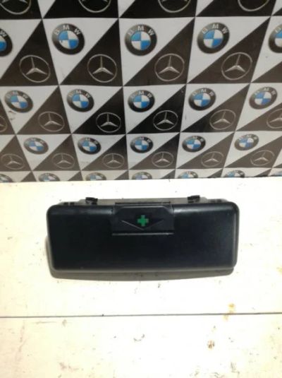 Лот: 10491664. Фото: 1. Аптечка BMW 5-Series E39. Салон