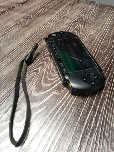 Лот: 6420901. Фото: 1. PSP E 1008. В идеальном состоянии... Игровые приставки, консоли