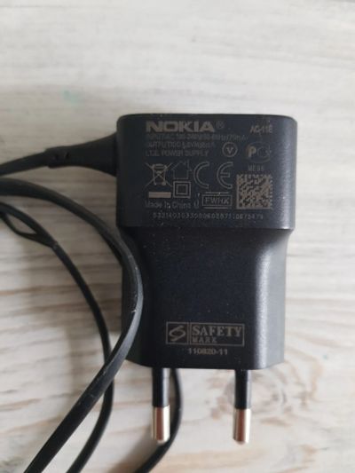 Лот: 16150047. Фото: 1. Зарядное устройство Nokia тонкая. Зарядные устройства, блоки питания, адаптеры сетевые для смартфонов