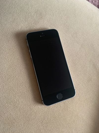 Лот: 18730038. Фото: 1. iPhone 5se. Смартфоны