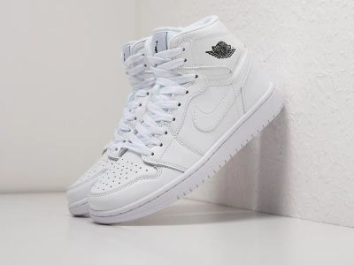 Лот: 19999961. Фото: 1. Кроссовки Nike Air Jordan 1 Mid. Кеды, кроссовки, слипоны