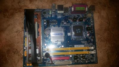 Лот: 6169182. Фото: 1. Материнская плата Gigabyte GA-945GCM-S2C... Материнские платы