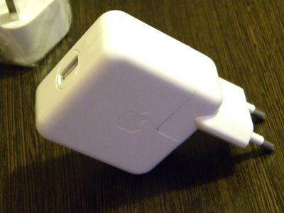 Лот: 6973727. Фото: 1. Зарядное устройство Apple USB... Зарядные устройства, блоки питания, адаптеры сетевые для смартфонов