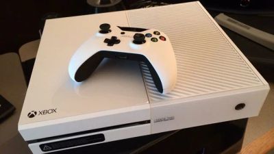 Лот: 7629265. Фото: 1. Белый Xbox ONE 500GB + игры. Игровые приставки, консоли
