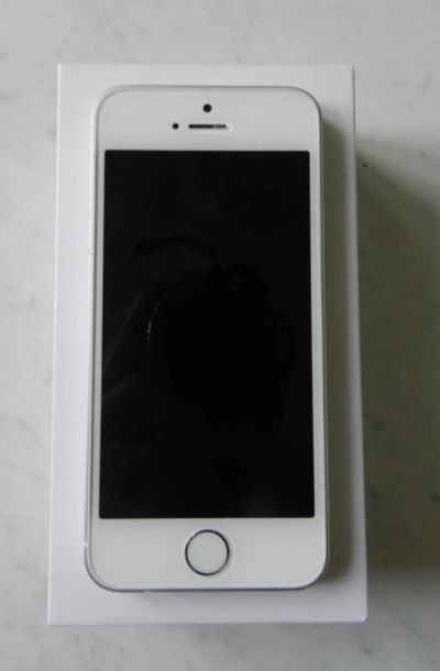 Лот: 11240312. Фото: 1. Iphone SE (32Гб). Смартфоны