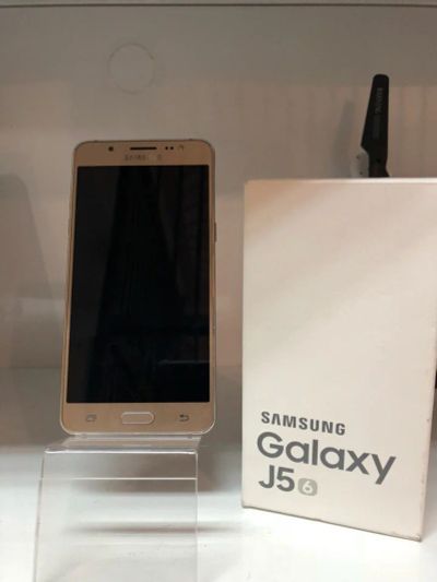 Лот: 10737819. Фото: 1. Samsung Galaxy J5. Смартфоны