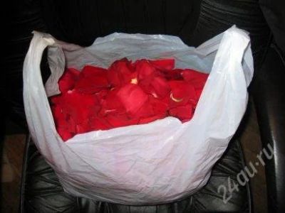 Лот: 2566235. Фото: 1. Лепестки роз. Свежие цветы