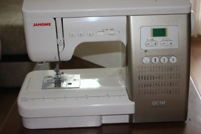 Лот: 22571545. Фото: 1. Швейная машинка janome QC -1M. Швейная, вязальная