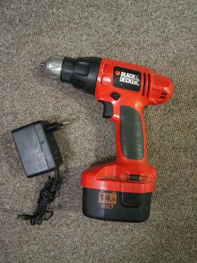 Лот: 10768635. Фото: 1. Шуруповерт Black and Decker 14v. Электроинструмент