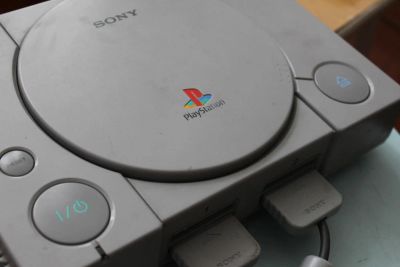 Лот: 4174258. Фото: 1. PlayStation (PS1) Два джойстика... Игровые приставки, консоли