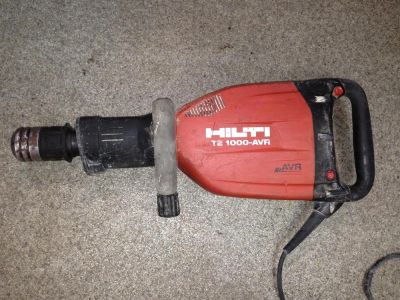 Лот: 3374003. Фото: 1. Отбойный молоток hilti te 1000-AVR. Электроинструмент