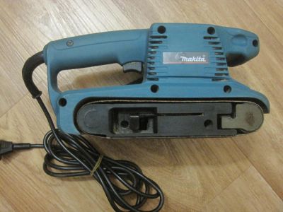 Лот: 7154671. Фото: 1. ленточная шлифмашина Makita 9910. Электроинструмент