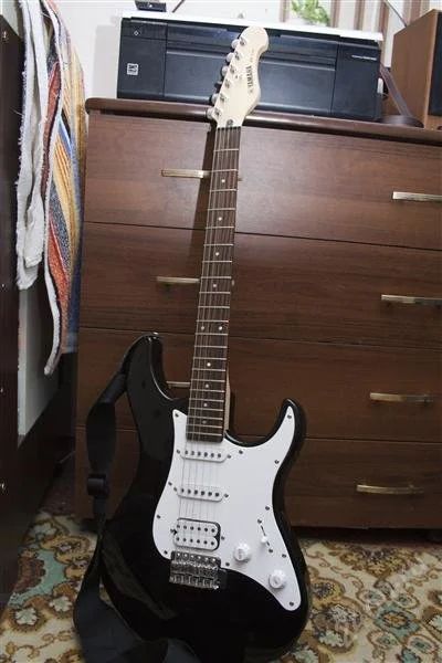 Лот: 1565569. Фото: 1. Электрогитара Yamaha EG112+комбик... Гитары
