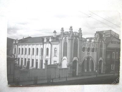 Лот: 2585343. Фото: 1. Почтовая карточка с видом на кинотеатр... Другое (антиквариат)