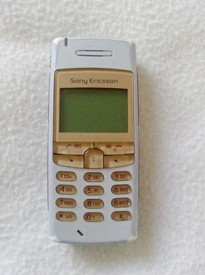 Лот: 6272686. Фото: 1. Телефон сотовый Sony Ericsson. Кнопочные мобильные телефоны