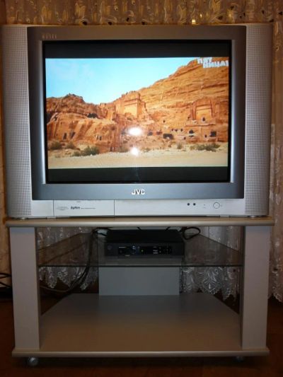 Лот: 4975071. Фото: 1. Телевизор JVC HV-29WH21 с тумбой... Телевизоры