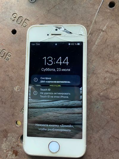 Лот: 19282929. Фото: 1. iPhone SE a1662. Смартфоны