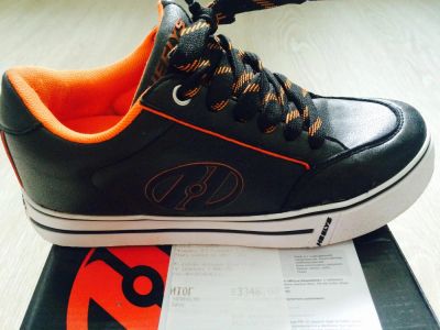 Лот: 5683218. Фото: 1. Кроссовки на роликах heelys. Кеды, кроссовки