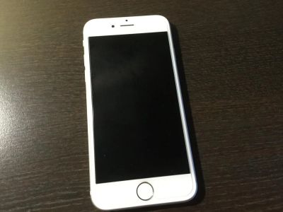 Лот: 10744117. Фото: 1. Iphone 6s 64 Gb 64Gb silver идеальное... Смартфоны