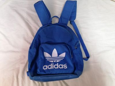 Лот: 25115581. Фото: 1. Замечательный рюкзак Adidas(оригинал... Рюкзаки