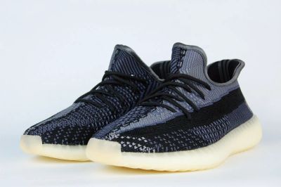 Лот: 16847374. Фото: 1. Кроссовки Adidas Yeezy 350 boost... Кеды, кроссовки, слипоны