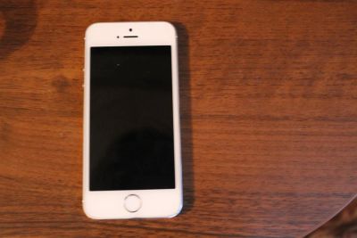 Лот: 4568006. Фото: 1. iphone 5s silver 16gb LTE. Смартфоны