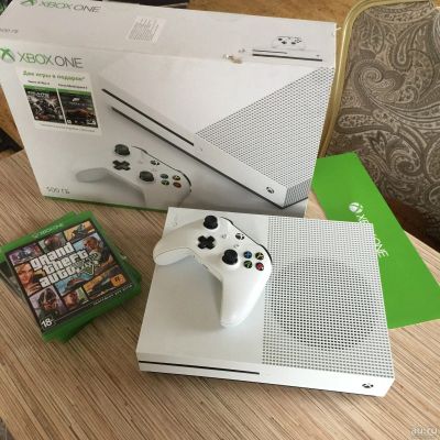 Лот: 14837706. Фото: 1. xbox one s , GTA V. Игровые приставки, консоли