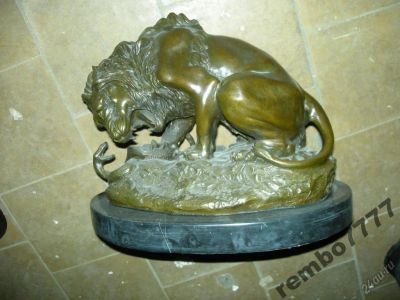 Лот: 5822251. Фото: 1. лев.бронза.камень.европа.32-24см... Скульптуры