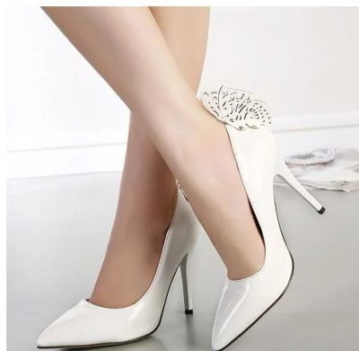 Лот: 5565790. Фото: 1. НОВЫЕ модные лаковые белые туфельки... Туфли