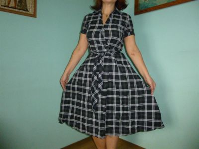 Лот: 3348107. Фото: 1. Платье в клетку. Платья