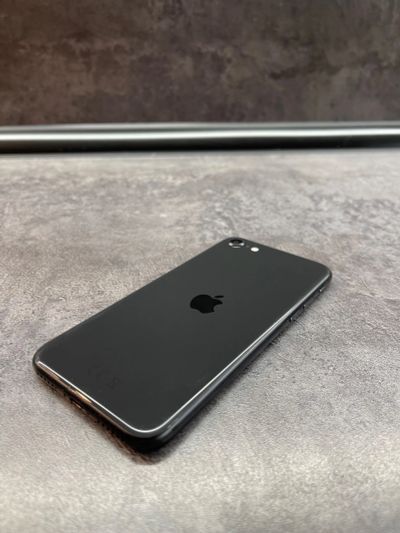 Лот: 20072142. Фото: 1. Оригинальный iPhone SE 2020 64Gb... Смартфоны