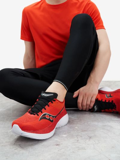 Лот: 24288013. Фото: 1. Кроссовки мужские Saucony Kinvara... Кеды, кроссовки, слипоны