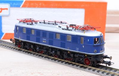 Лот: 3711324. Фото: 1. Электровоз E18 от Roco. Железнодорожный моделизм