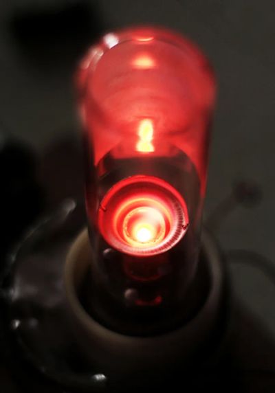 Лот: 20281905. Фото: 1. ЛТ-2 Fe Железо газоразрядная спектральная... Электронные лампы