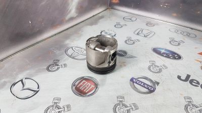 Лот: 23588109. Фото: 1. Поршень Mazda Titan RF5C RFY711SA0B. Двигатель и элементы двигателя
