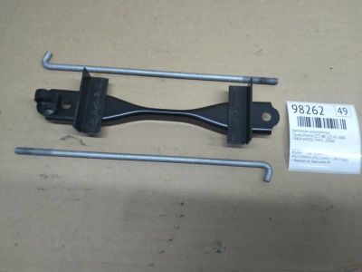 Лот: 21397623. Фото: 1. крепление аккумулятора Toyota... Двигатель и элементы двигателя