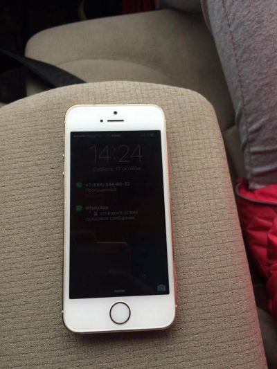 Лот: 6289106. Фото: 1. iPhone 5s gold 16gb. Смартфоны
