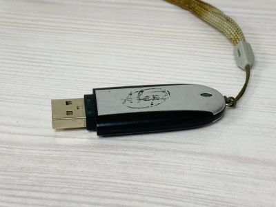 Лот: 16015632. Фото: 1. USB-флешка на 2Гб. USB-флеш карты