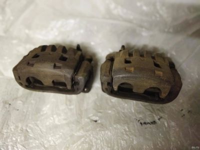 Лот: 17696752. Фото: 1. Передние тормозные суппорта Subaru. Тормозная система