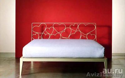 Лот: 9490513. Фото: 1. Кованная кровать с сердцем. Кровати