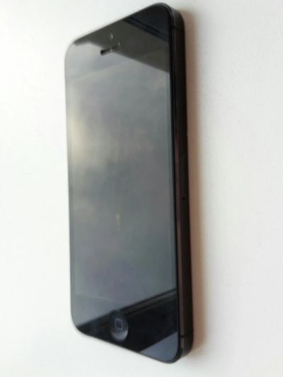Лот: 6262504. Фото: 1. iPhone 5 16Gb black. Смартфоны