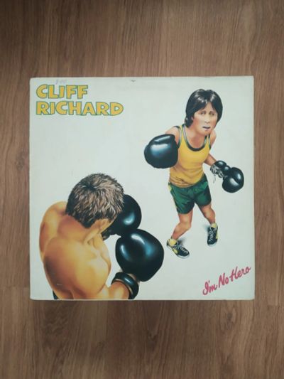 Лот: 21067630. Фото: 1. Cliff Richard "I'm No Hero" (виниловая... Аудиозаписи