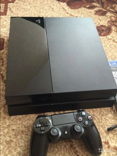 Лот: 7772359. Фото: 1. Продам Sony Playstation 4 +5 игр. Игровые приставки, консоли
