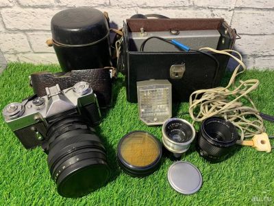Лот: 17293000. Фото: 1. Фотоаппарат Зенит-Е + вспышка... Плёночные зеркальные