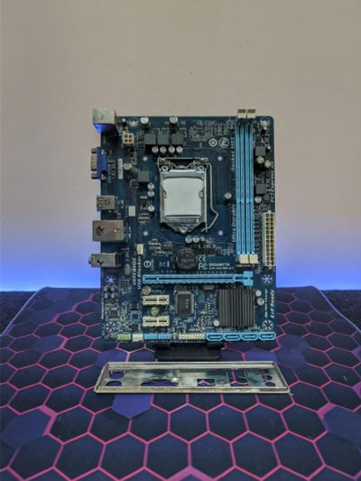 Лот: 25273021. Фото: 1. Материнская плата Gigabyte H61M-S1... Материнские платы