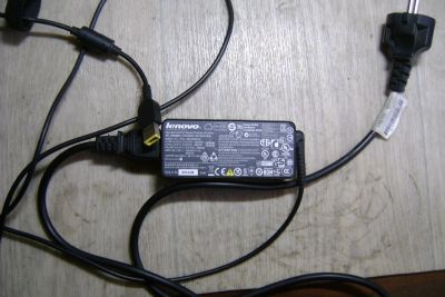 Лот: 19222026. Фото: 1. Оригинальная зарядка Lenovo 20V... Зарядные устройства