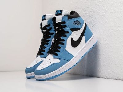 Лот: 20736125. Фото: 1. Кроссовки Nike Air Jordan 1 High... Кеды, кроссовки, слипоны